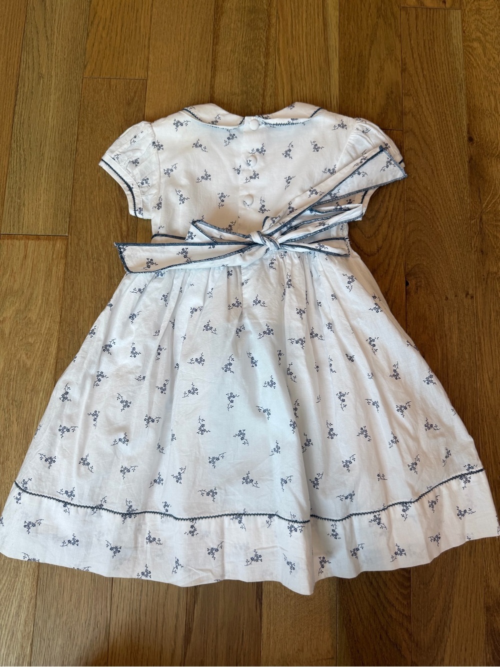💙 Fleurisse Hand-Smocked Dress in Blue & White - Size 2 - Picture 6 of 9
